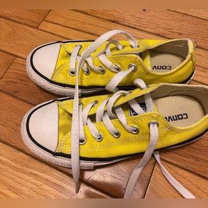 Girl’s youth sizes Converse